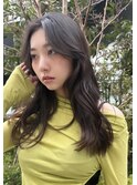 ツヤ髪スタイル　センターパート　くびれレイヤー