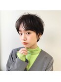 くびれショート黒髪　パーマ
