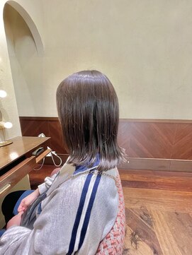 エルサフィロ ヨドヤバシ(el zafiro yodoyabashi) 【el zafiro yodoyabashi】外ハネ長めボブスタイル