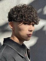 フィフス(fifth)&nbsp;刈り上げスペインカール外国人風パーマフェードスパイラルパーマ