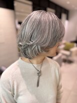 ステア ケース(stair case) 「地毛に戻したら白髪が多すぎた」そんな方は地毛残しローライト