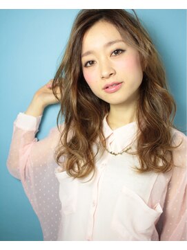 クィーンズガーデンバイケーツーギンザ(QUEEN’S GARDEN by K two GINZA) ［K-two銀座］センターパートでも小顔が叶う♪LAウェーブ