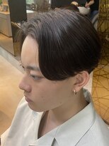 リード(REEED)&nbsp;センターパート縮毛矯正マッシュ刈り上げ毛流れツーブロック