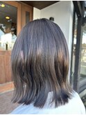 チャコールグレー:切りっぱなしボブ