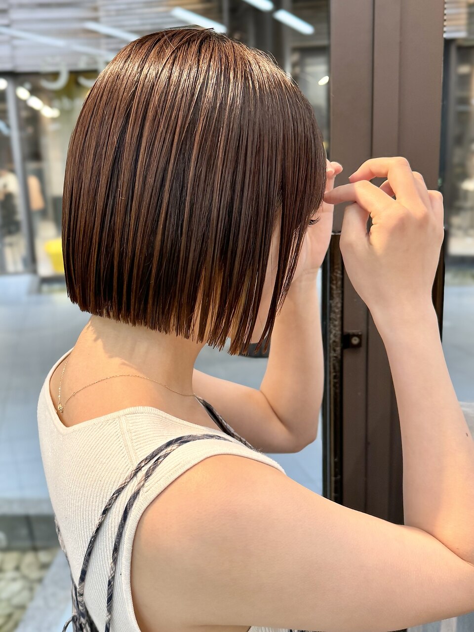 人毛 ショートボブ　少し明るめブラウン Ｍサイズ　前髪がおでこに貼り付かない 人毛 ショートボブ 少し明るめブラウン Mサイズ 前髪がおでこに