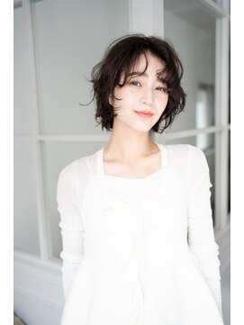 マグノリア オモテサンドウ(MAGNOLiA Omotesando) くしゃっとランダムカールがかわいいボブウルフ・・・HINATA