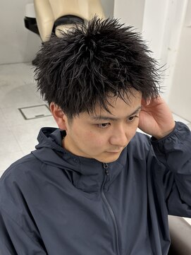 カット　スパイキーショート　刈り上げ　短髪　ショートスタイル