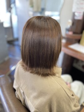 アート(art) 切りっぱなしボブ+髪質改善カラー