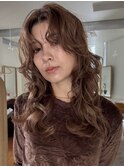 ロングパーマレイヤーパーマくるくるパーマベージュ