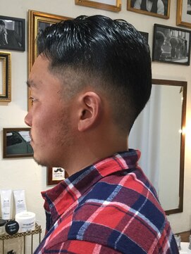 デュエルヘアー グルーミングショップ(DWELL HAIR. GROOMING SHOP) 7:3/フェードスタイル