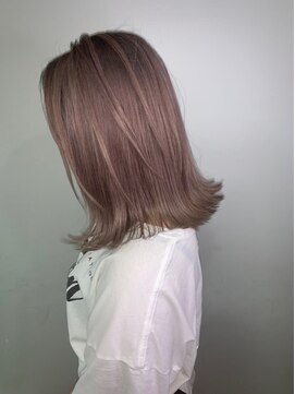 クラン(clan) clan <ハイライトライトアッシュベージュ×外ハネ美髪小顔ボブ>