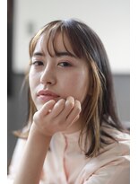 ナビッジ(NABIGE)&nbsp;シンプルなスタイルもカラーで印象的に。