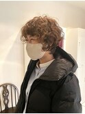全年代から人気！根元から強めのクリクリショートパーマスタイル