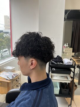 アイズ 海老名(AIZU) スペインカール 波巻きスパイラルパーマ メンズパーマ