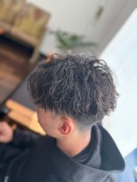 ヘアーワークス ボナ(HAIR WORKS bona.)&nbsp;遊び心のあるツイストスパイラル×メンズカラー/センターパート