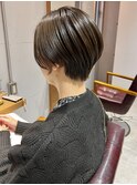 前下がり大人ハンサムショート顔まわりレイヤーこなれ小顔カット