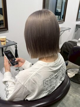 アルトラ(ALTLA) 切りっぱなしボブ×ミルクティーグレージュ