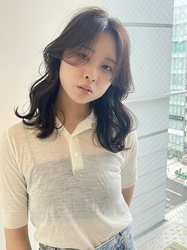 イヴォークトーキョーオーサカ(EVOKE TOKYO osaka) レイヤースタイル ウェーブ巻き 可愛い 外ハネ 顔周りカット