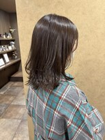 イロハ(iroh)&nbsp;イルミナカラー/くびれヘア/外ハネスタイル/頭浸浴