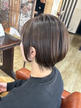 ハル(HARU) 耳掛けショートボブ