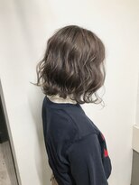 ジゼル(GiseL)&nbsp;ミルクティーシルバー/ダブルカラー/ブリーチ/髪質改善/ミニボブ
