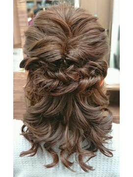 ルシエル バイ カトレアグループ(Le Ciel) あみこみを入れたハーフアップスタイル