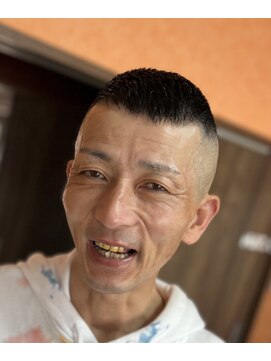 ピシャッとニ代目銀二郎 スキンフェードカット