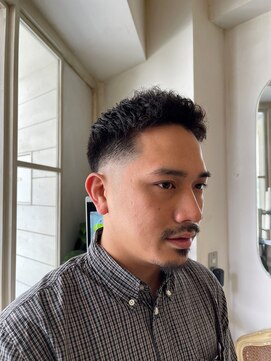 シェノン(CHAINON) フェードショートツイストスパイラルパーマベリショバーバー風