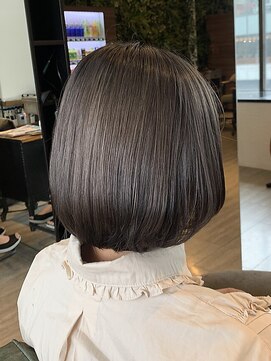 インデペンデンス(independence) モノトーンベージュ×ボブ