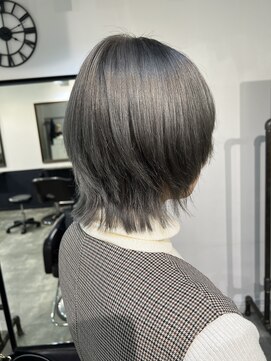 イリ 梅田(ili) グレーシルバー