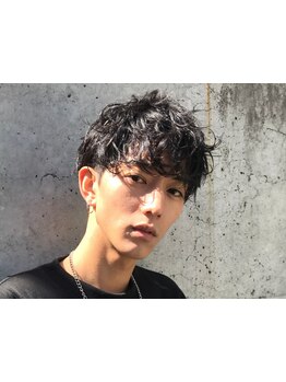 爽やかな印象を作るために、ヘアスタイルだけではなく、顔全体の印象を作り込んでくれるメンズサロン＊