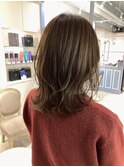ほうじ茶カラーミディアムウルフ30代40代ヘアスタイル丸顔面長