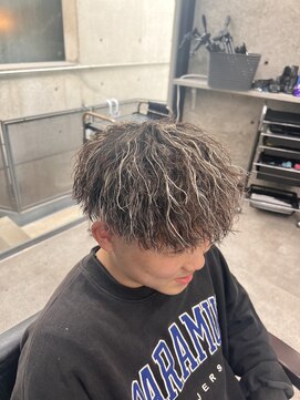 イーラ(era) メンズパーマホワイトメッシュ縦落ちツイスパマッシュ