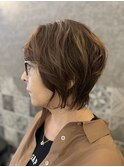動きと長さのあるショートボブ