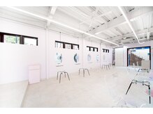 フウ(fuh)の雰囲気（韓国のカフェのような店内♪是非友達と一緒に来てください♪）