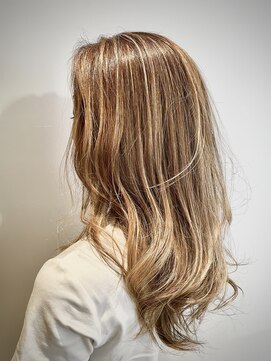 アズーア ヘアーアンドスパ(azure hair&spa) 透け感ベージュロング