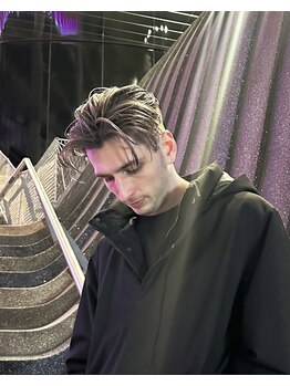 レーヴェンヘア バイ リセス(Leven hair by Recess)の写真/外国人風の魅力を引き出す大橋駅メンズバレイヤージュ!旬なセンターパートで輝く◎