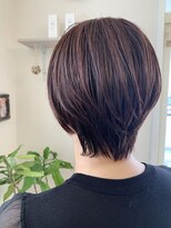 KMR&nbsp;くびれショートに秘密の刈り上げ