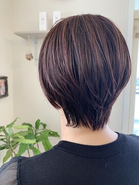 KMR くびれショートに秘密の刈り上げ