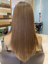 【色気溢れる艶髪カラーに】カット＋ダメージレスカラー　￥8200～