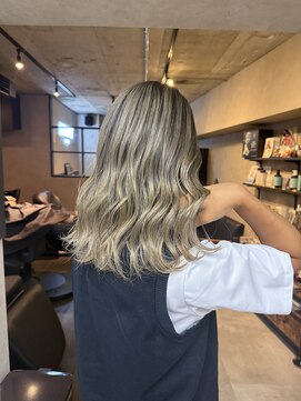 サニー 渋谷(SUNNY) バレイヤージュ、ハイライト、レイヤーロング、グレーベージュ