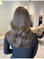 リタ(rita.) 小辻 ブリーチあり☆ミルクティーグレージュ×くびれヘア