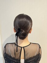 フェリーチェ 六本木店(Felice)&nbsp;シニヨン タイトヘア 三つ編みアレンジ ベロアリボン 参列ヘア