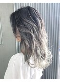 淡いグレージュカラーのバレイヤージュ(charles)
