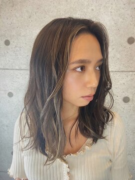 リノ(Lino) ミディアムベージュポイント3Dラフカール