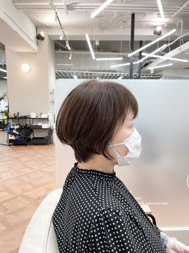 モルニ(MORNI) 髪質改善トリートメント_マロンベージュ Aラインボブ かきあげ