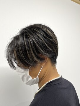 グレイスアンジュ 名駅(Grace Unge) センターパート、コントラストハイライト