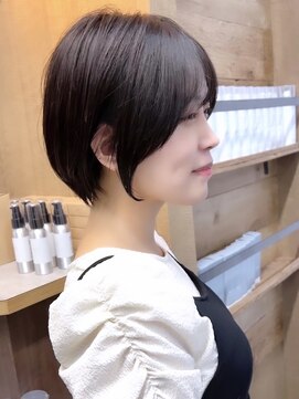 ビュー フクオカ(VIEW FUKUOKA) 美髪にオトナかわいいホワイトグレージュネビージュショートボブ