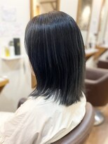 フリージア(freesia)&nbsp;30代40代50代/艶髪ストレート/黒髪スタイル/センターパート