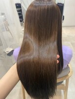 縮毛矯正でも真っ直ぐになり過ぎないしなやかストレート